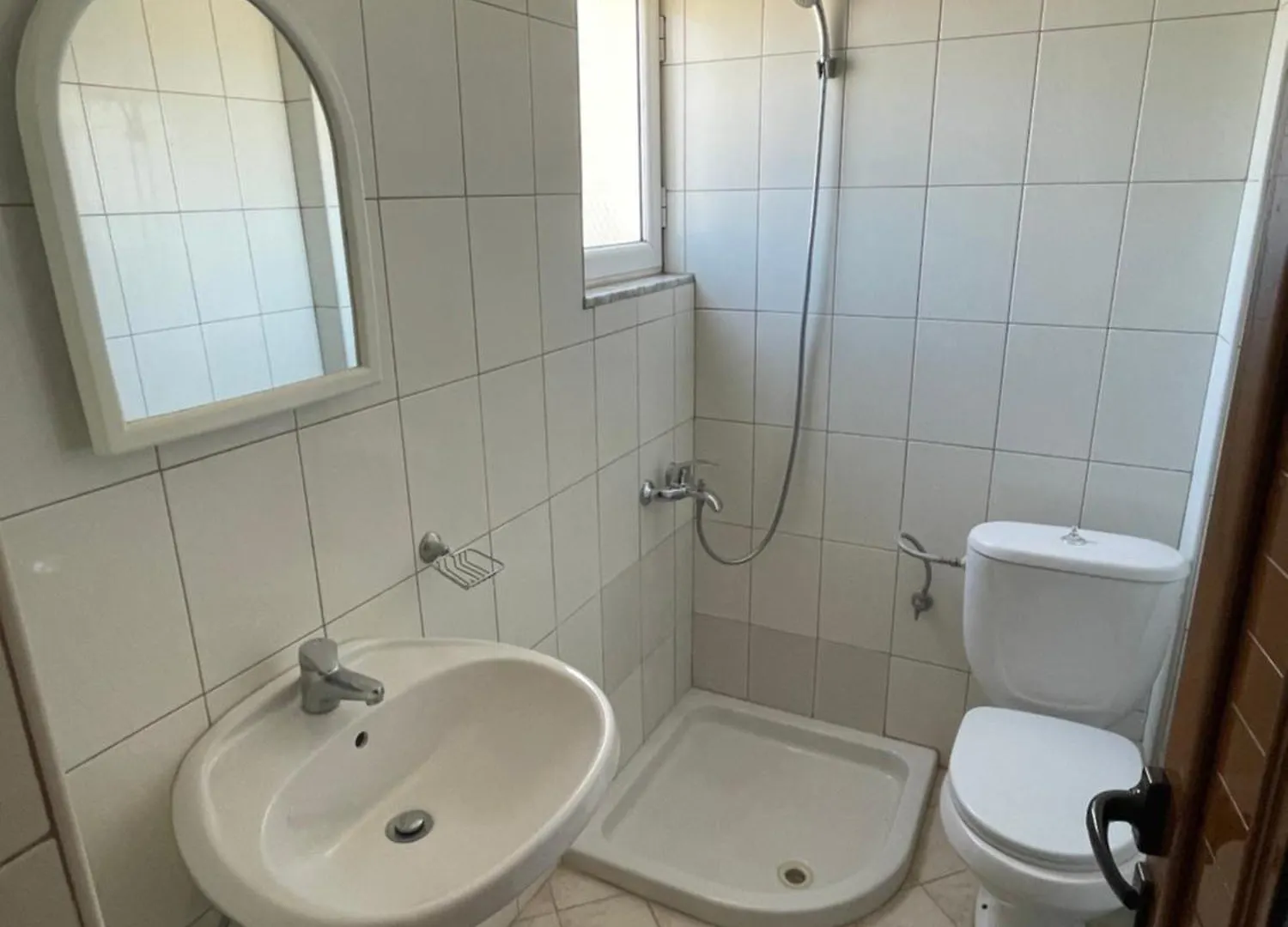 Bleta Rooms Sarande Guest house